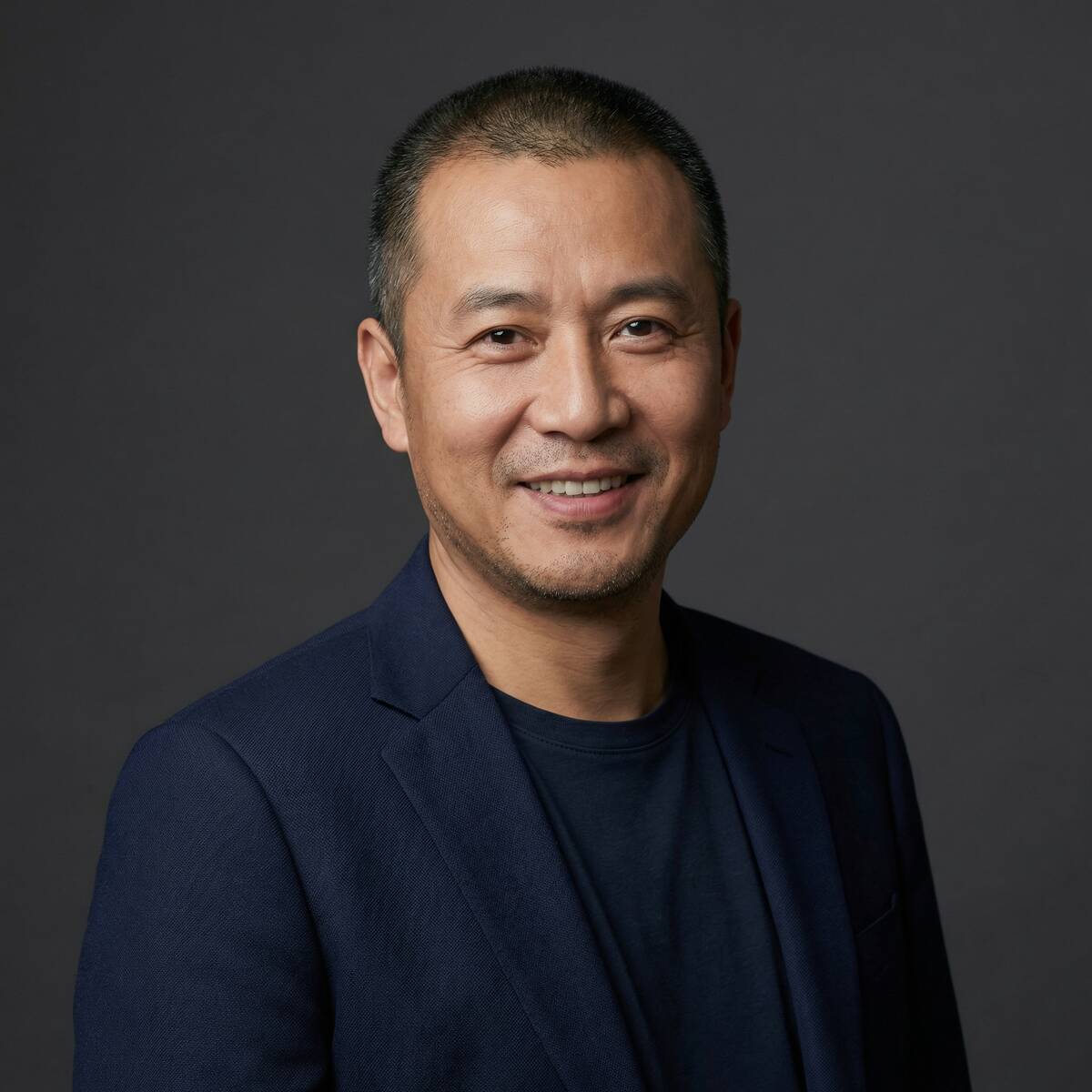 母狗调教导演顾问张明远